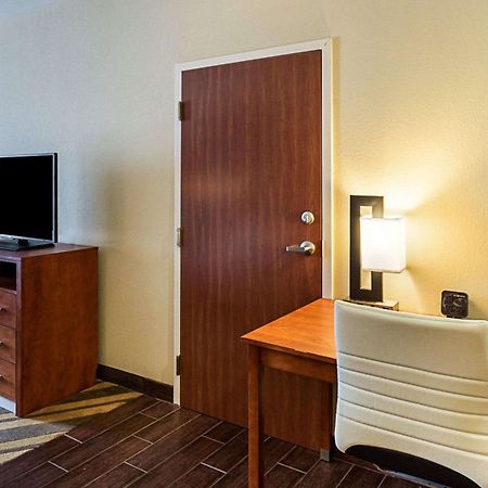 Comfort Suites Near Tanger Outlet Mall Гонзалес Екстериор снимка