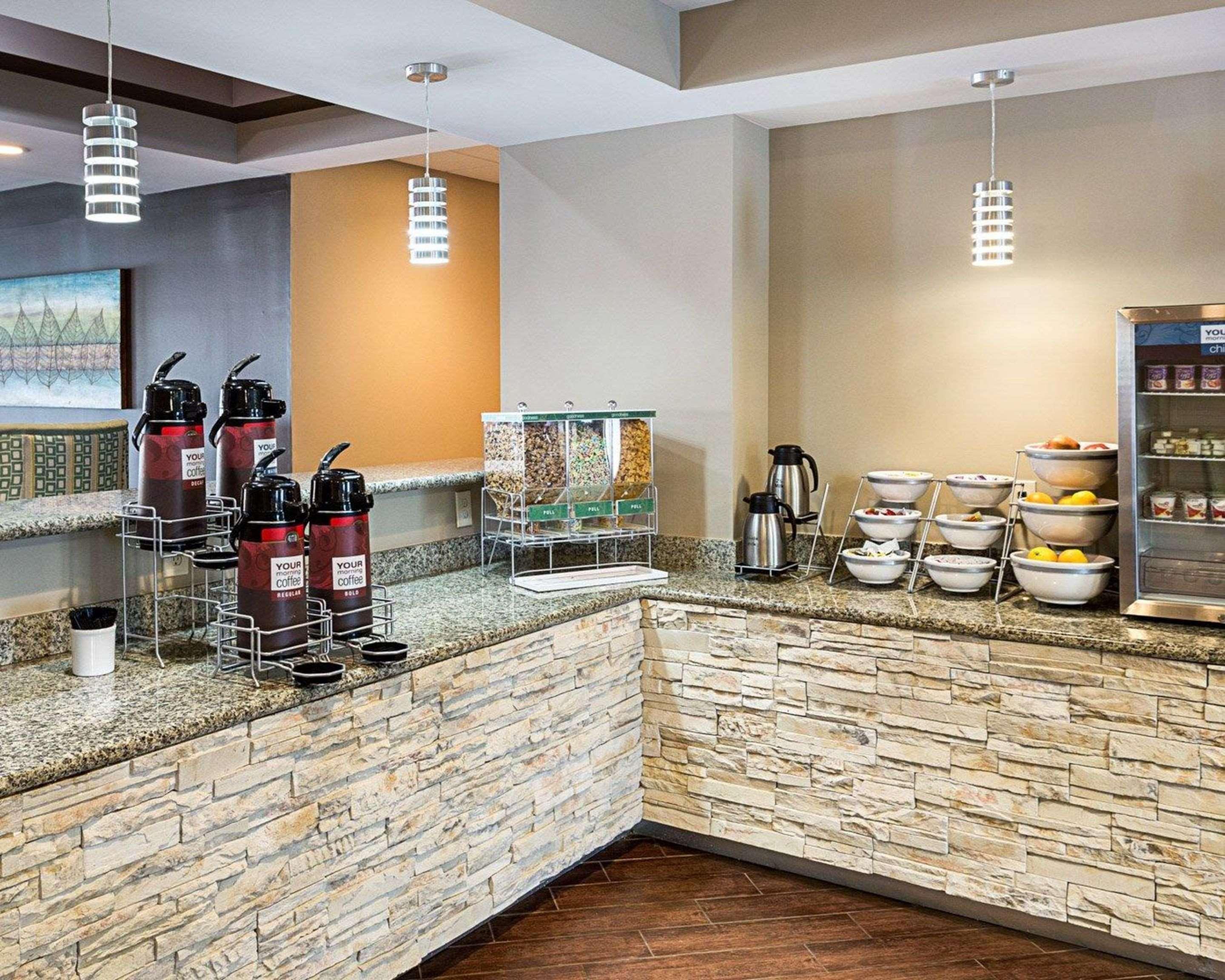 Comfort Suites Near Tanger Outlet Mall Гонзалес Екстериор снимка