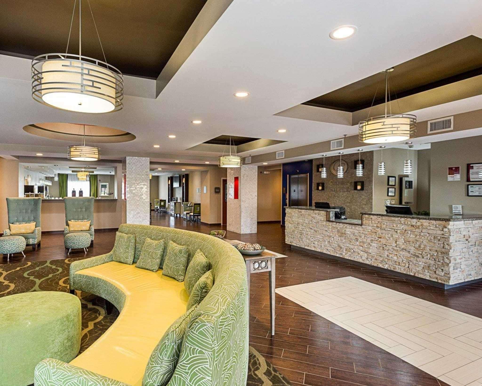 Comfort Suites Near Tanger Outlet Mall Гонзалес Екстериор снимка
