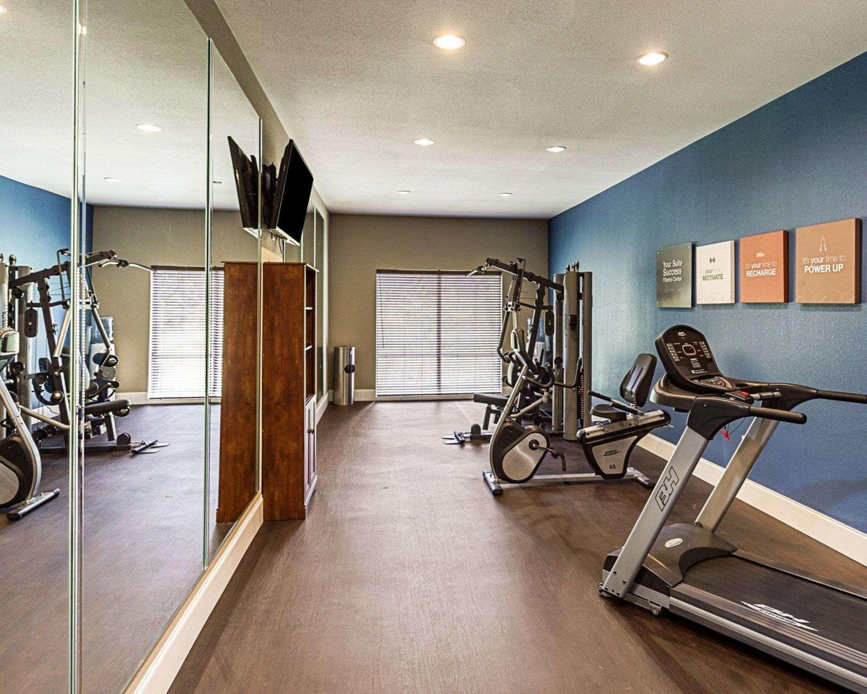 Comfort Suites Near Tanger Outlet Mall Гонзалес Екстериор снимка
