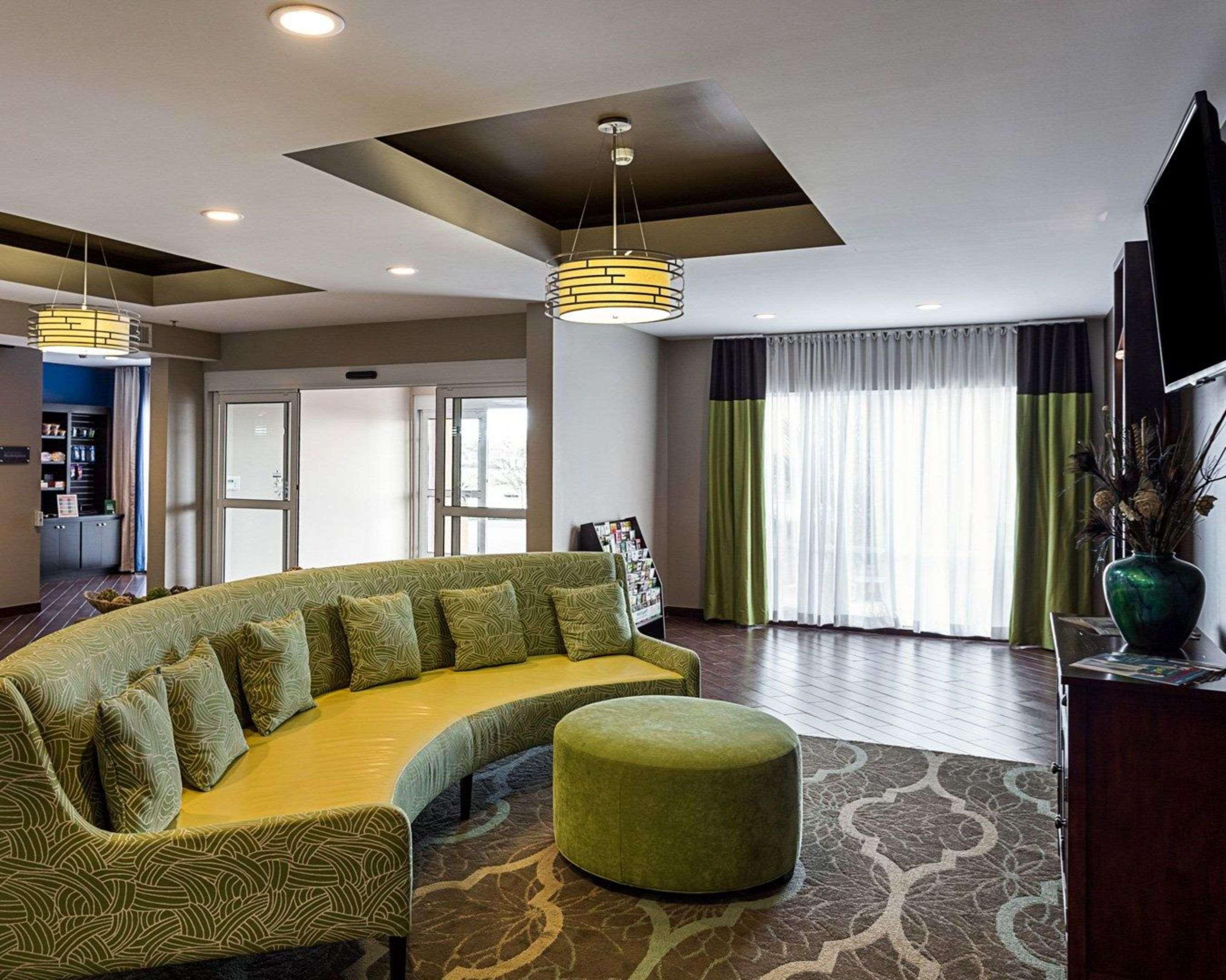 Comfort Suites Near Tanger Outlet Mall Гонзалес Екстериор снимка