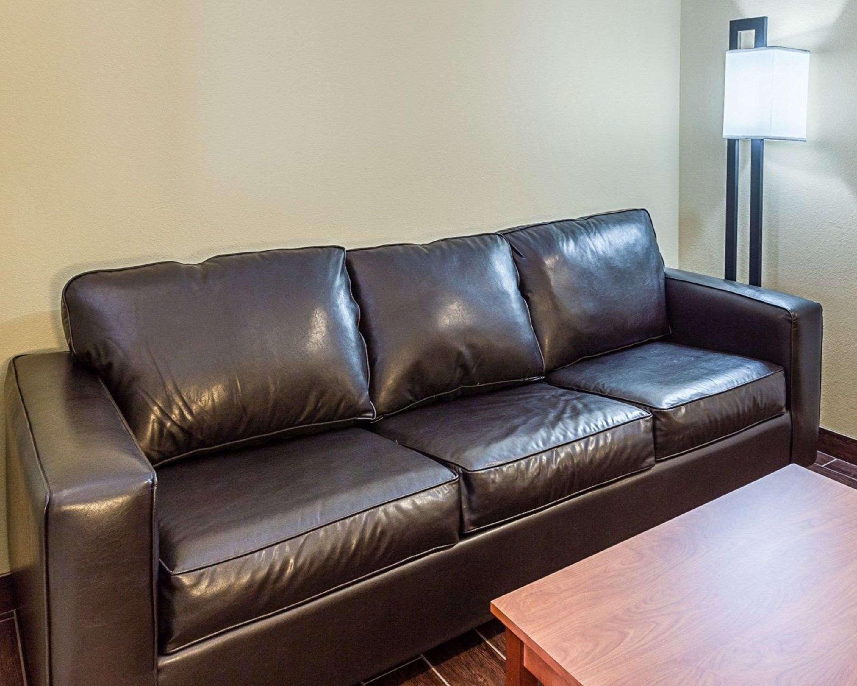 Comfort Suites Near Tanger Outlet Mall Гонзалес Екстериор снимка