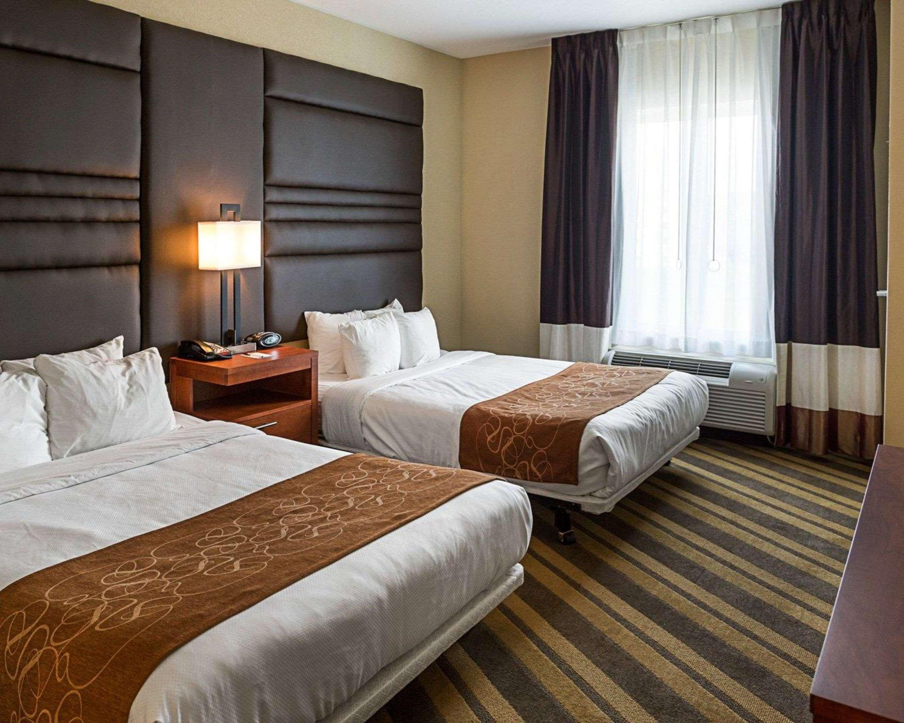 Comfort Suites Near Tanger Outlet Mall Гонзалес Екстериор снимка
