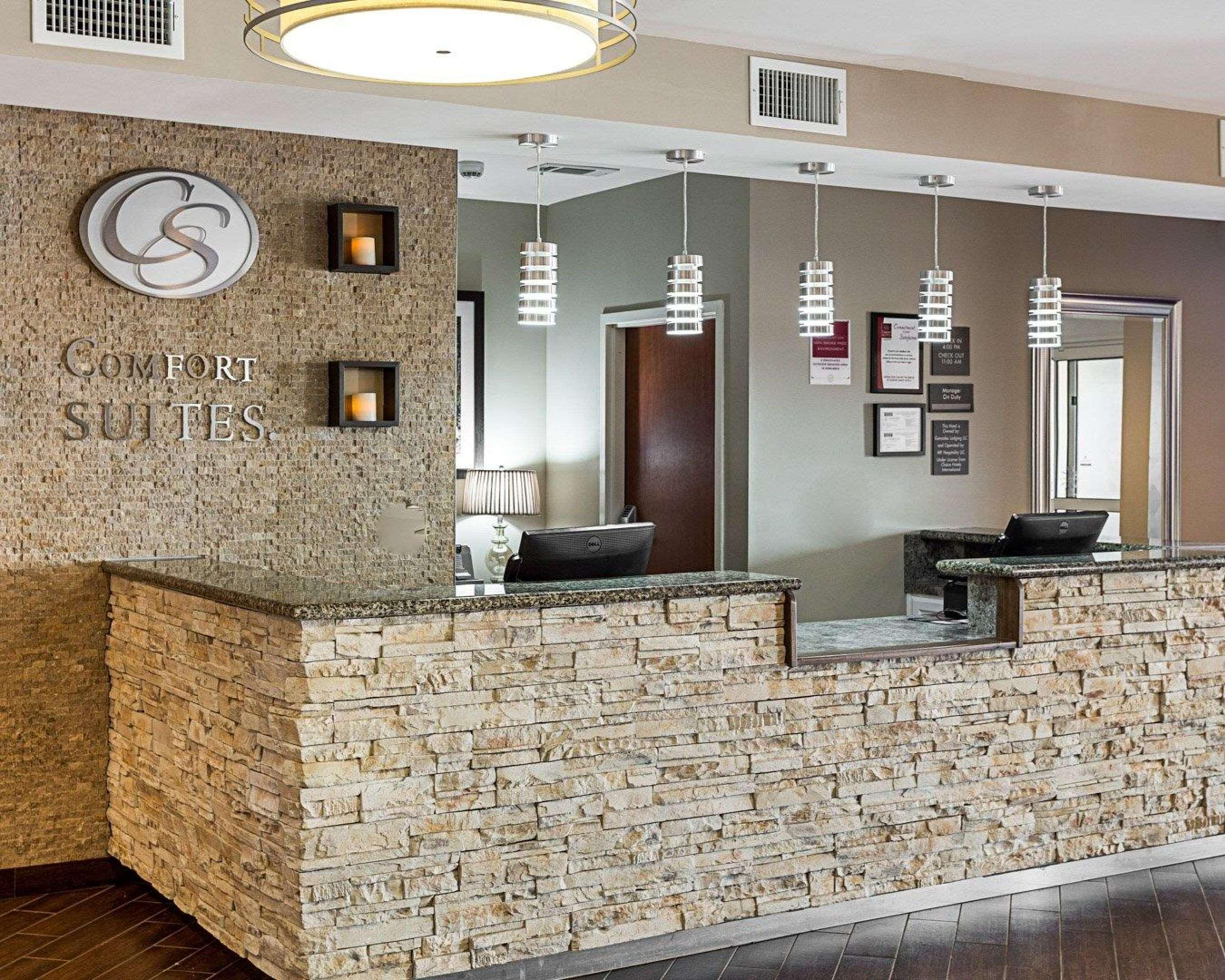 Comfort Suites Near Tanger Outlet Mall Гонзалес Екстериор снимка
