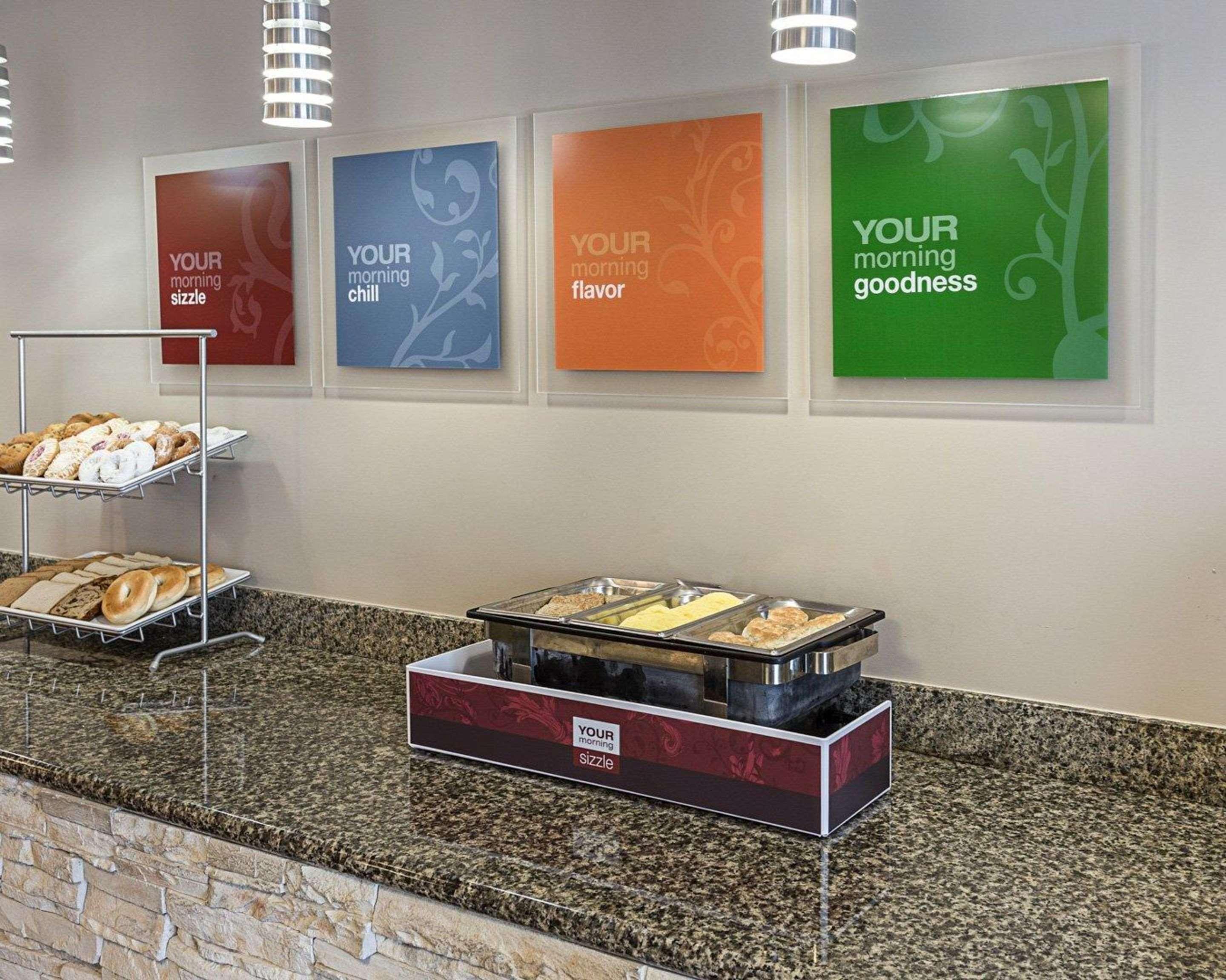 Comfort Suites Near Tanger Outlet Mall Гонзалес Екстериор снимка