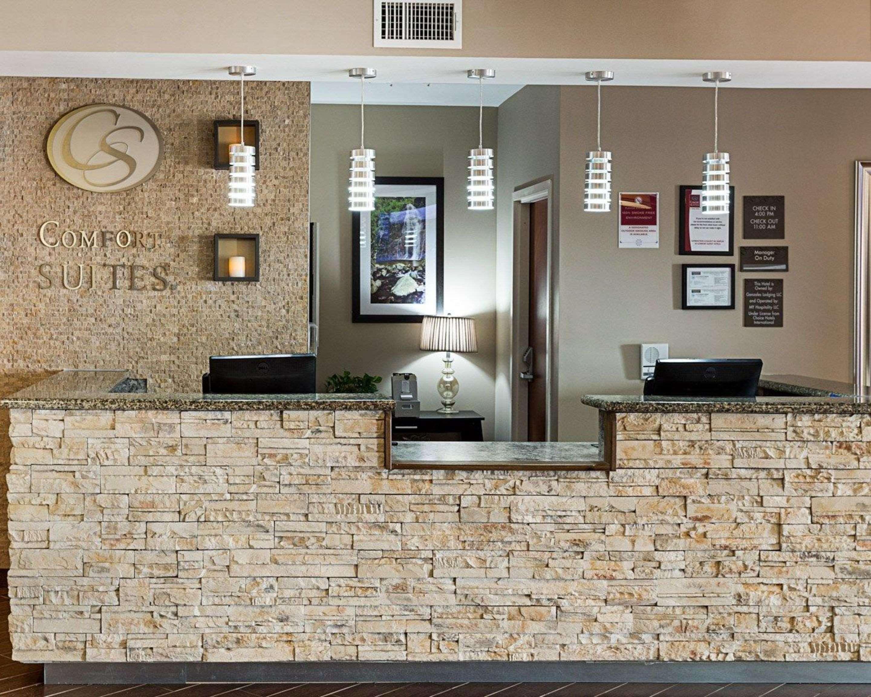 Comfort Suites Near Tanger Outlet Mall Гонзалес Екстериор снимка
