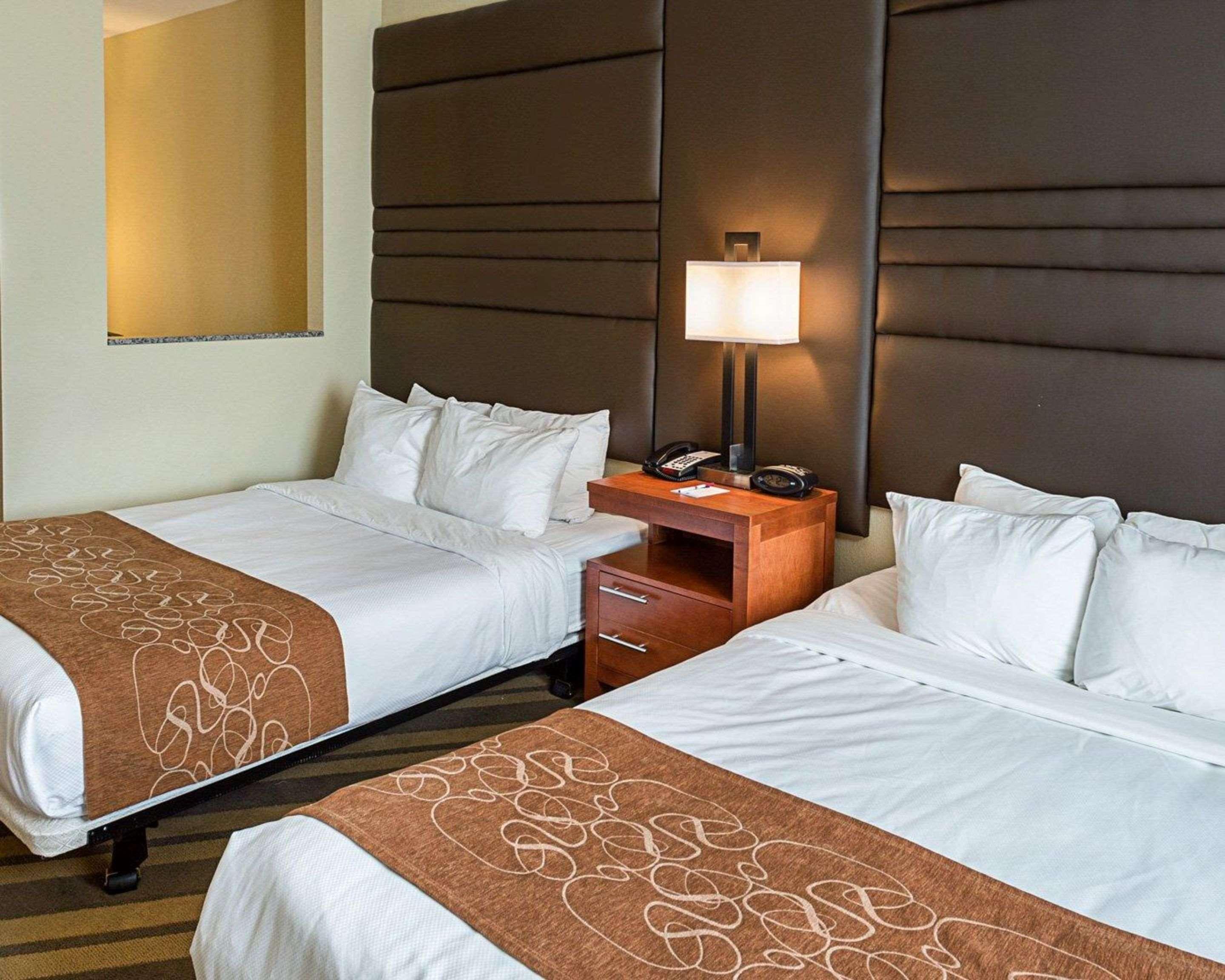 Comfort Suites Near Tanger Outlet Mall Гонзалес Екстериор снимка