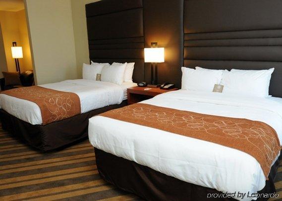 Comfort Suites Near Tanger Outlet Mall Гонзалес Екстериор снимка