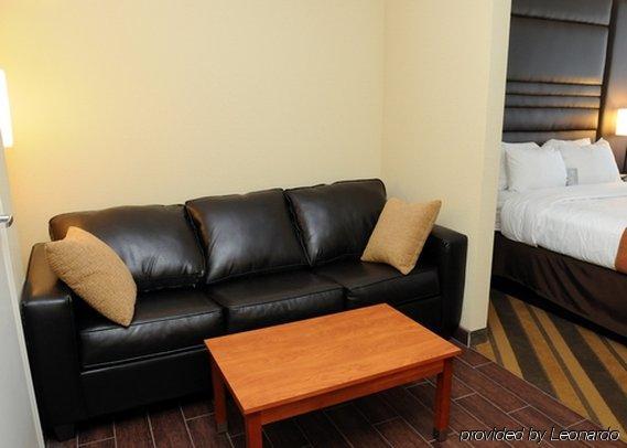 Comfort Suites Near Tanger Outlet Mall Гонзалес Екстериор снимка