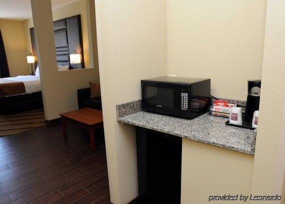 Comfort Suites Near Tanger Outlet Mall Гонзалес Екстериор снимка