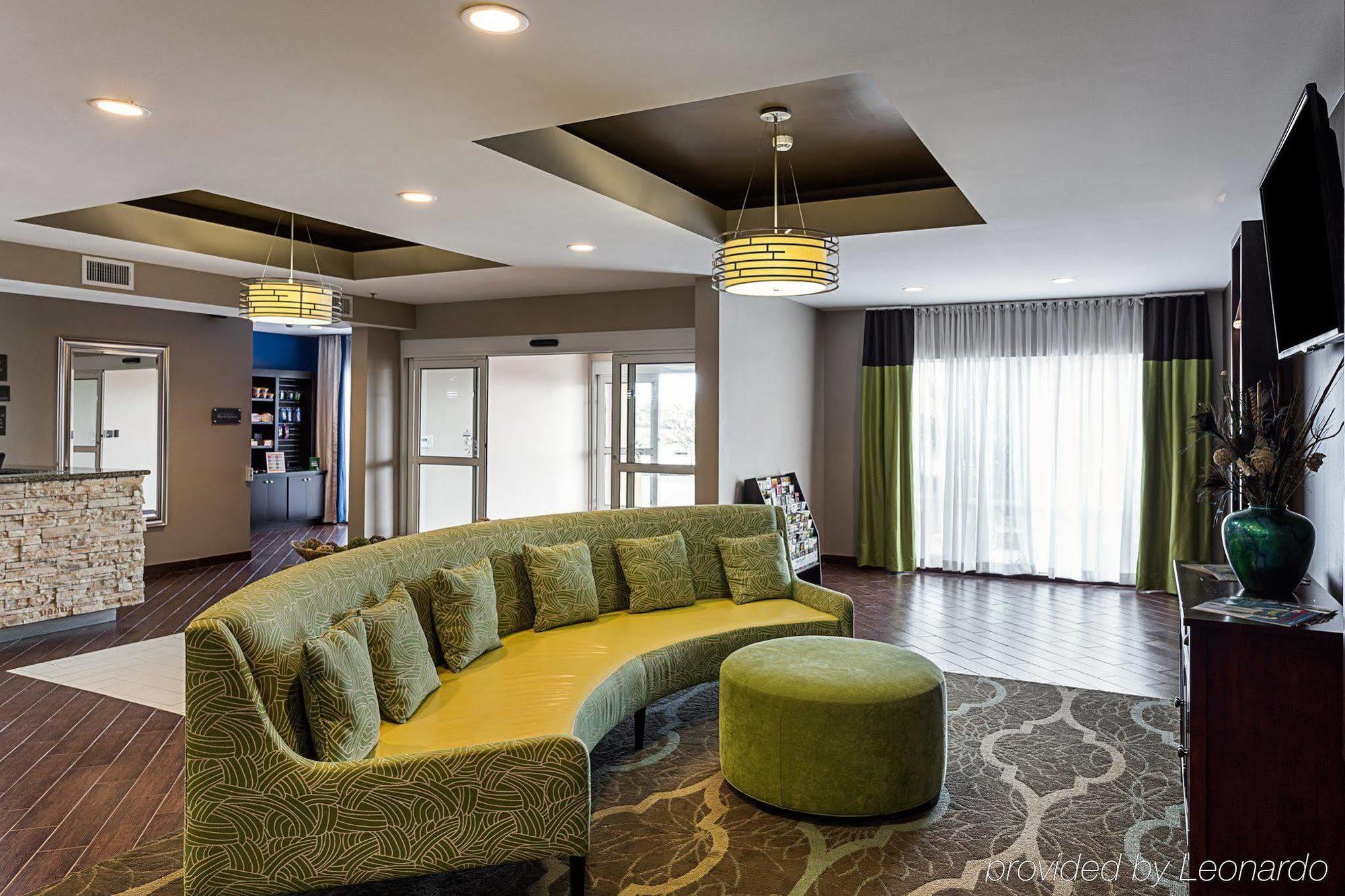 Comfort Suites Near Tanger Outlet Mall Гонзалес Екстериор снимка