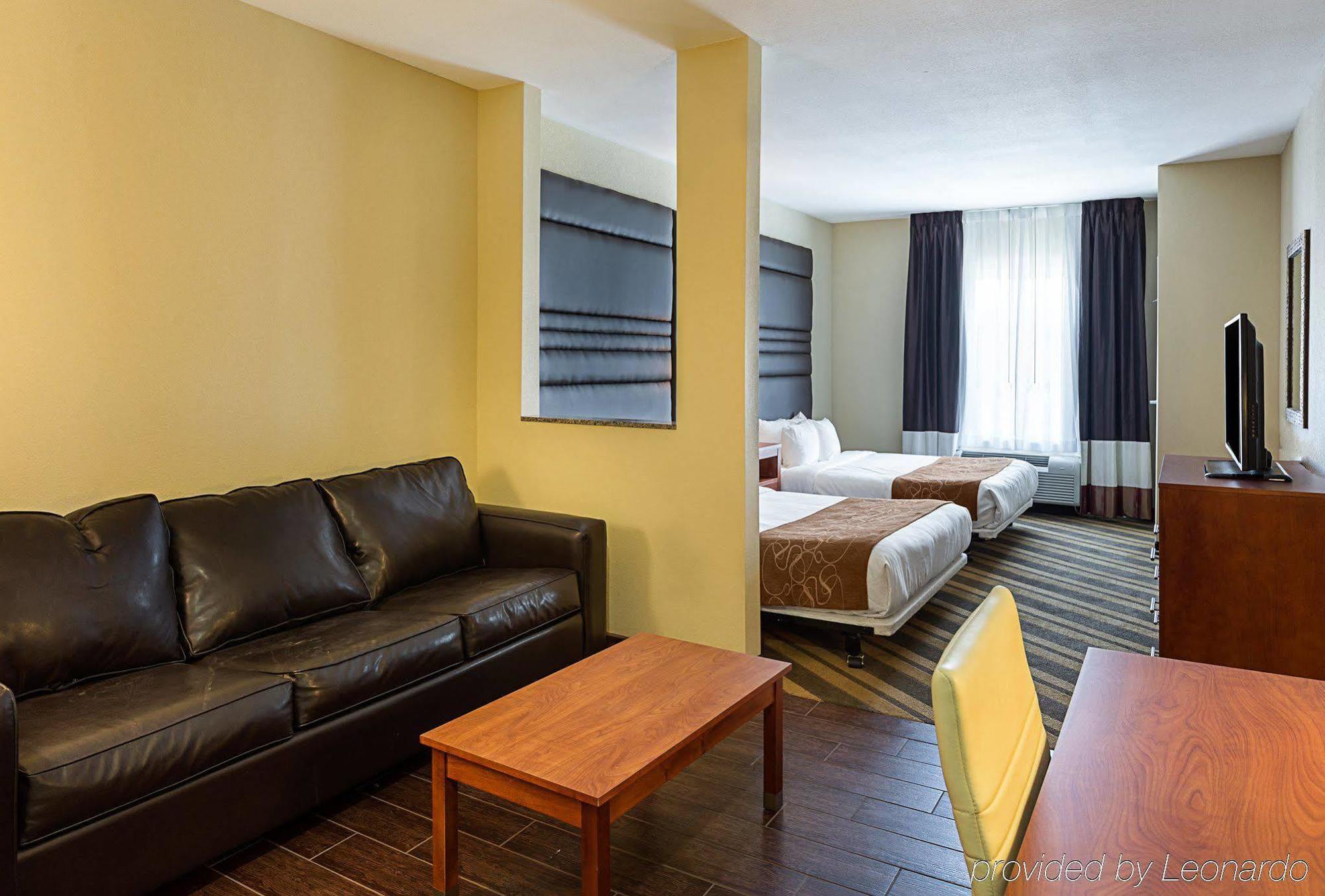 Comfort Suites Near Tanger Outlet Mall Гонзалес Екстериор снимка