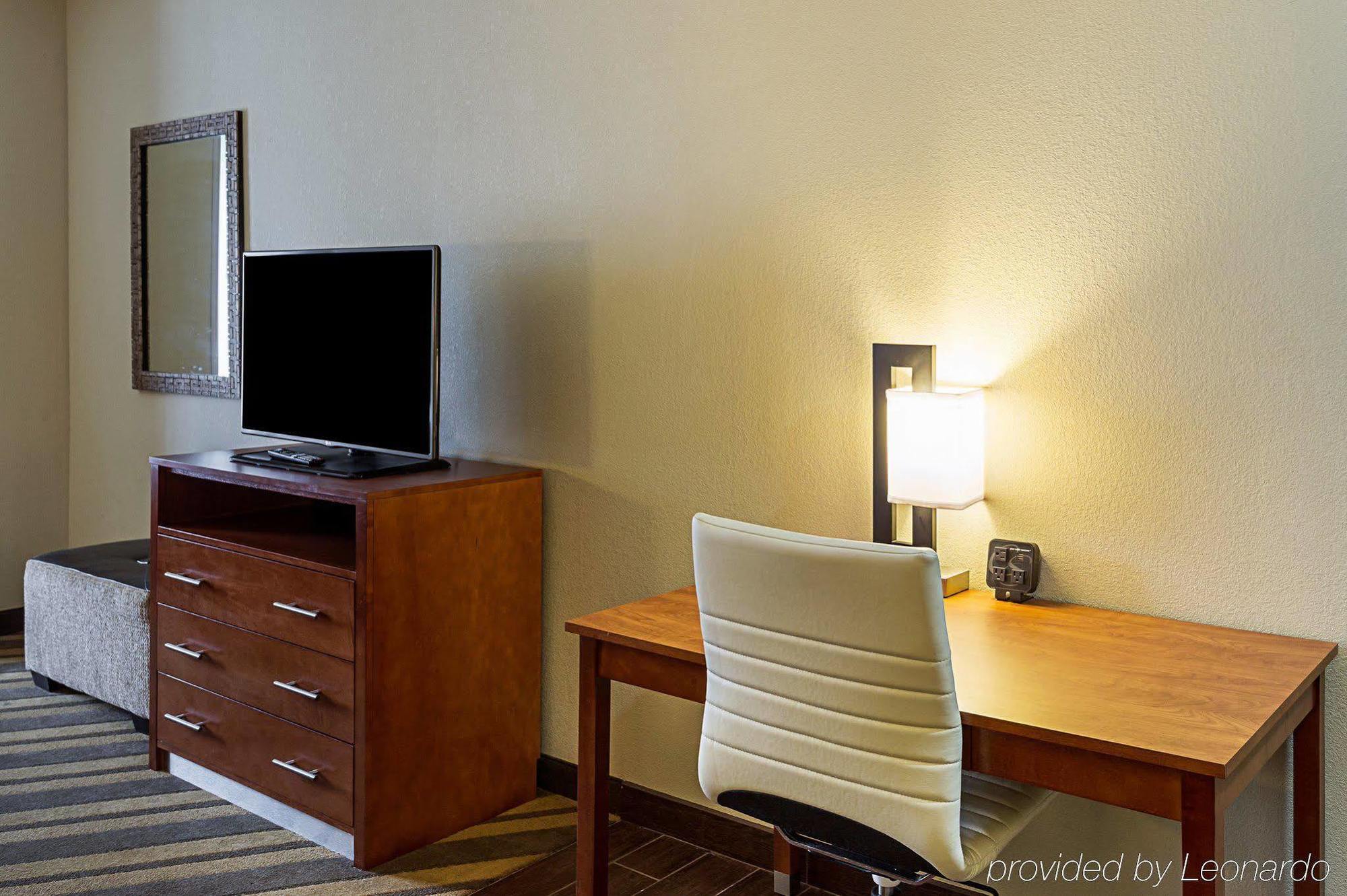 Comfort Suites Near Tanger Outlet Mall Гонзалес Екстериор снимка